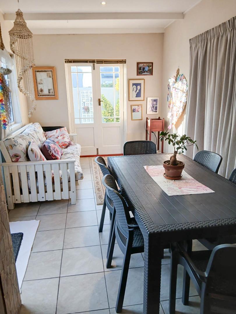 2 Bedroom Property for Sale in Sandbaai Western Cape